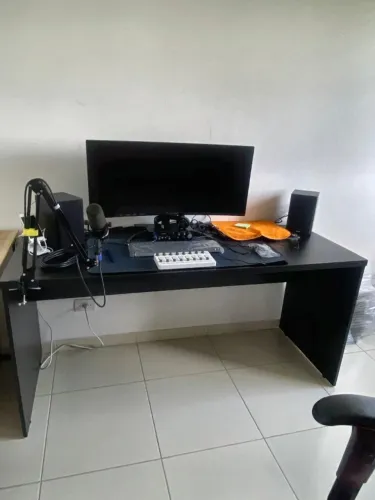 Mesa de escritório preta 1,60 x 0,60 m, tampo de MDF, ótimo estado