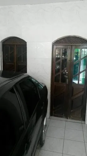 Alugou uma casa com garagem no santo Antônio