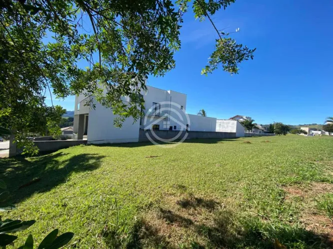 Terreno à Venda no Condomínio Sete Lagos - 525 m² Muito Bem Localizado.