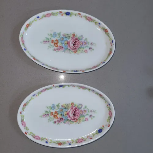 2 bandejas/pratos de porcelana Depos