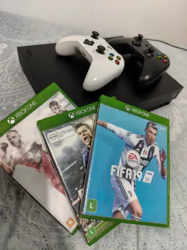 Xbox One X (linha Premium daOne) 1 tera de armazenamento