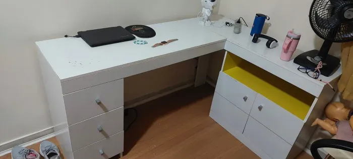 Mesa escritório em L branca