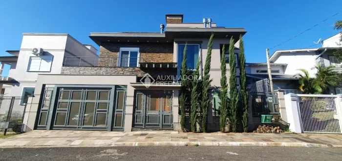 Casa exclusiva 4 andares, piscina aquecida e adega 5 mil garrafas