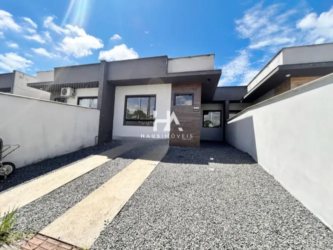 Casa residencial para locação no bairro Cortiçeira com 61m² e 3 dormitórios/quartos.