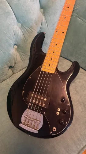 Baixo Sterling Sub 5 cordas com captacao Seymour Duncan Bass Lines