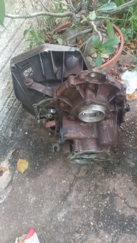 carcaça do câmbio do Fiat Uno 1,0 e parte interna que precisa recondicionar