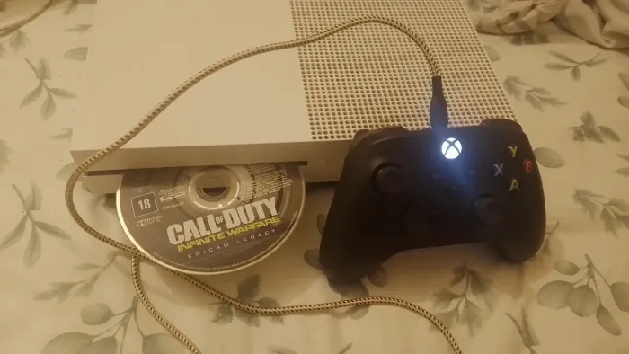 Xbox one S com 500 Gb e um controle