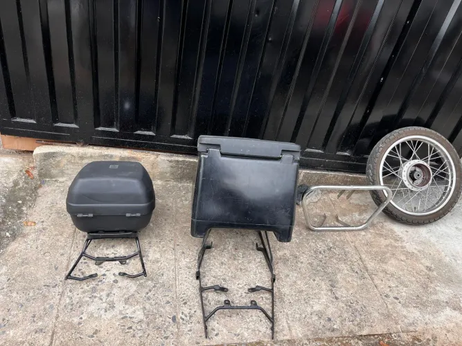 Vende-se baú é bauleto completo