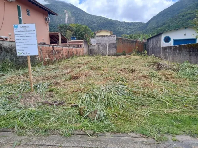 Oportunidade, terreno no Condomínio Verde Mar na praia da Cocanha Caraguatatuba.