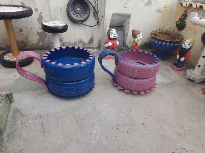 2 xícara de pneus p/jardins ou varanda