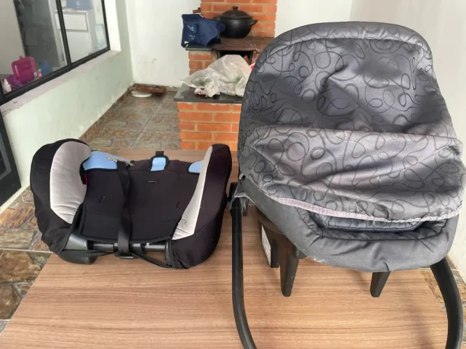 Cadeirinha de bebê e bebê conforto