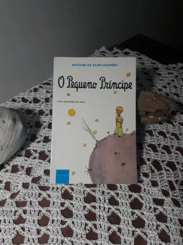 Livro O Pequeno Príncipe.