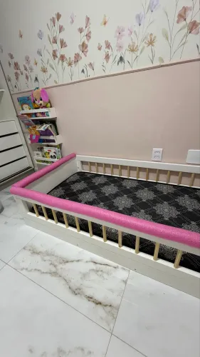Cama montessoriana infantil