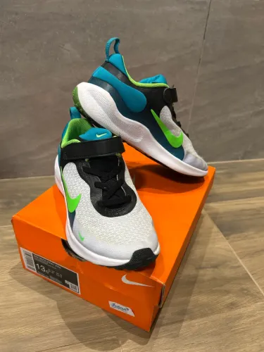 Tênis Nike infantil Revolution 7 / PSV
