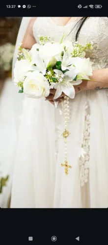 Buquê de noiva com flores realistas