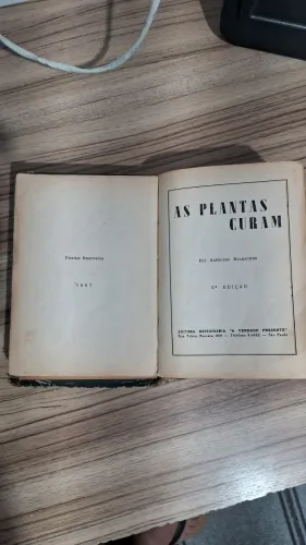 Livro "AS PLANTAS CURAM" DE 1957.