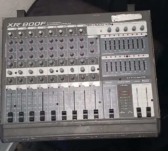 PEAVEY XR 800F
