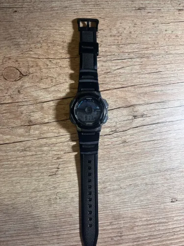 Relógio Casio com horário de todo o mundo