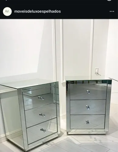 Mesa de cabeceira espelhada 