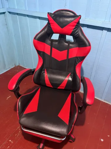 Cadeira Gamer em ótimo estado de conservação.
