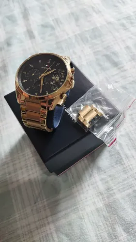 Relógio Tommy Hilfiger Dourado Masculino novíssimo e pouquíssimo uso! Tenho certificado!