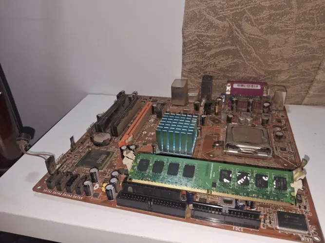 Troco essa placa mãe por um celular iphone velho ou qualquer coisa