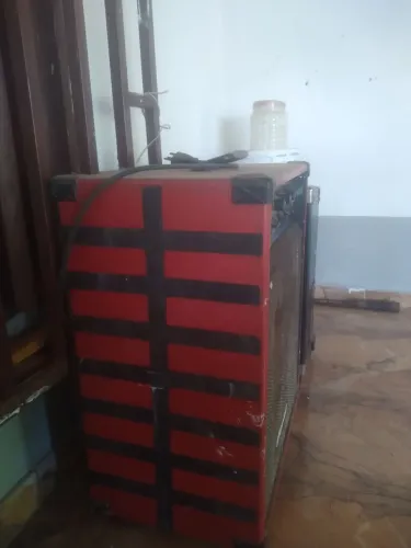 Vendo caixa amplificada funcionando bem 