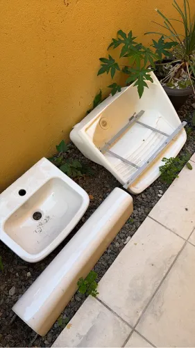 Tanque plástico e pia coluna cerâmica novos