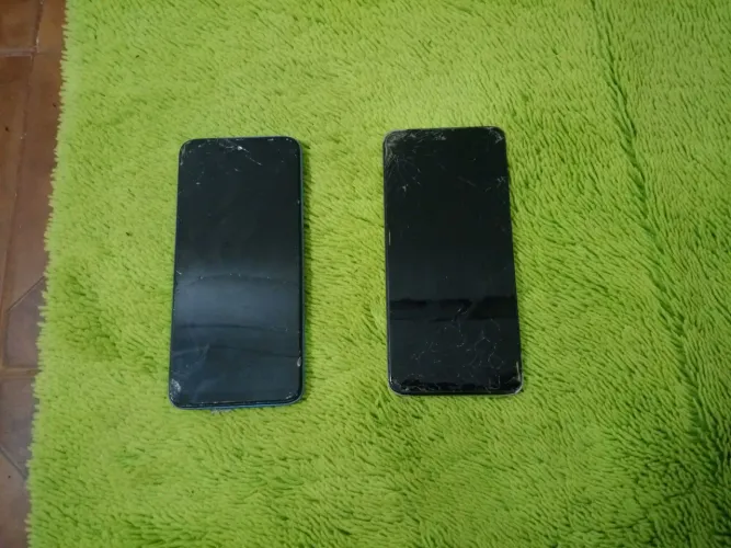 Vendo dois celulares para tirada de peças 
