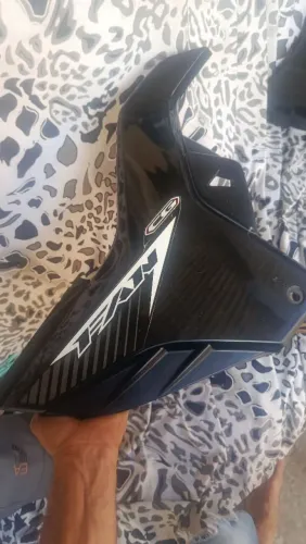 Vendo essa lateral do lado direito da CG FAN 160 em ótimas condições original