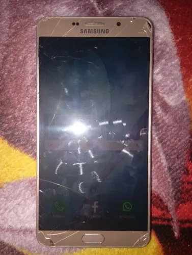 Samsung Galaxy A9 tela trincada