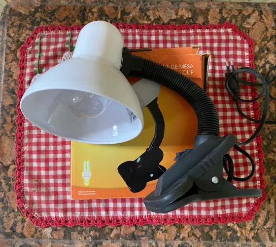 Luminária de mesa clip