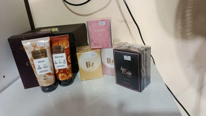 Produtos perfumaria variados