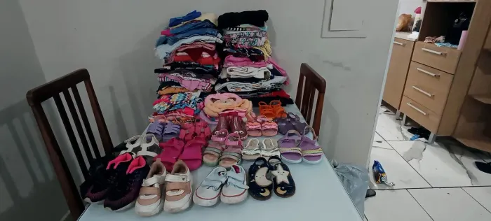 Lote roupas e calçados 