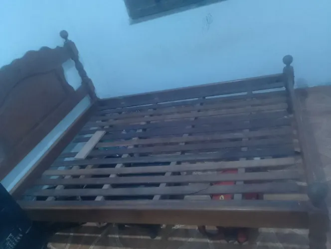Cama de casal em Angelim