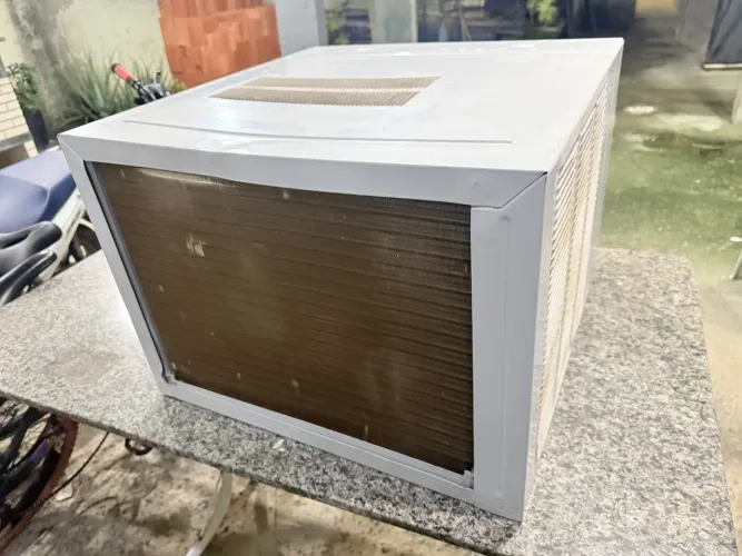 Ar condicionado 18000 btus  220 volts muito conservado.