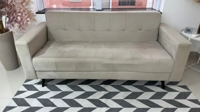 Sofá 2 Lugares Vitrola Suede Bege Medidas:  Largura: 1,75cm Altura: 0,77cm Tecido: Suede