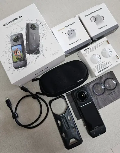 Camera Insta360 X4 - sem detalhes. Acompanha caixa e acessórios.