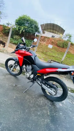 Vende-se XRE. Ou troco por carro