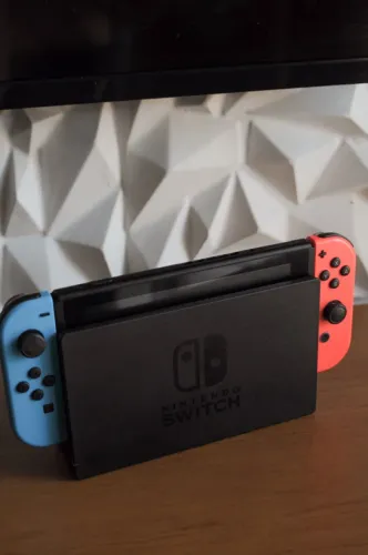 Nintendo Switch V2 + SD 32GB Completo com Acessórios