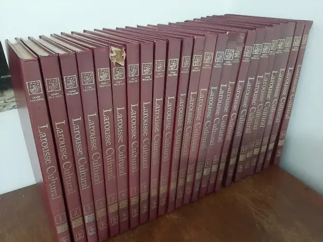 Vendo Enciclopédia Larousse Cultural