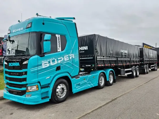 Scania R560 SUPER 6x4 bug leve mola RETARDER + RODOTREM GRANELEIRO FACCHINI ANO 2026 0KM