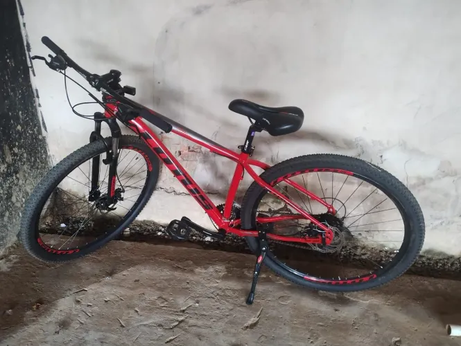 Venda-se bicicleta ou troca-se por um guarda roupa