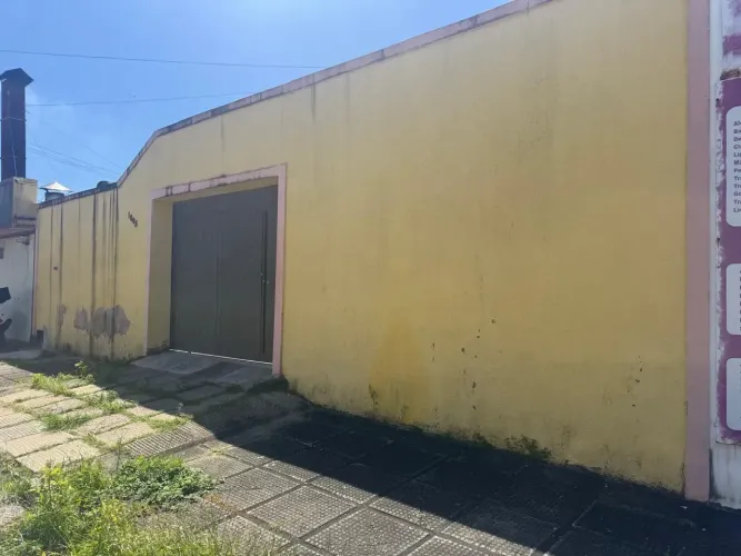 Imóvel para aluguel possui 180 metros quadrados com 3 quartos em Pinheiro - Maceió - AL
