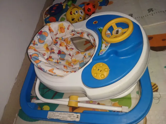 Andador de bebê (Usado)