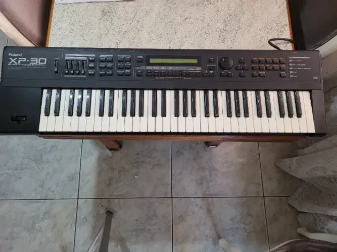 Teclado Roland XP-30 64 Voice Expandable Synthesizer