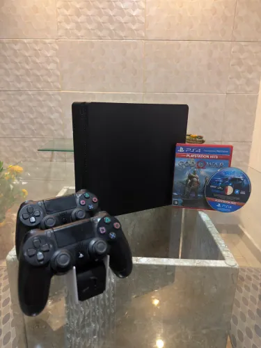 PlayStation 4 Slim 1TB - Super Conservado + 2 Controles + Jogos