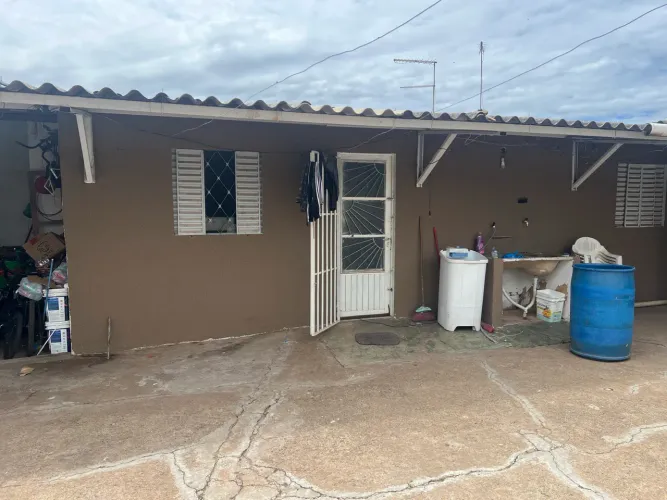 Ceilândia Norte Vende- se 1 Lote com 2 casas  