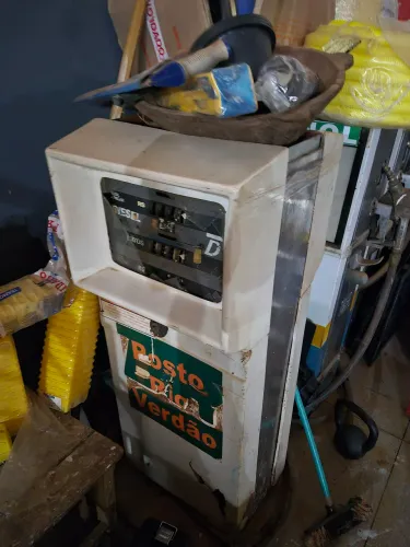 VENDO BOMBA DE COMBUSTÍVEL ANTIGA