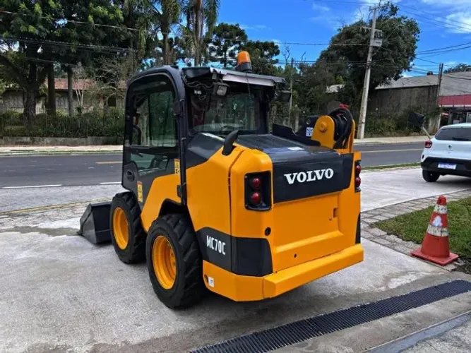 MINI CARREGADEIRA MC 70